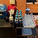 魚々十 - 魚々十 日本橋本店 セルフのコーヒーサービステーブル