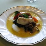 Petit Chambre - 魚コースのスズキの料理・・ソースはこのソースの方が肉のソースより美味しかったです。
