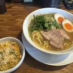 究極Y'sラーメン - 料理写真:Y'sラーメン＋ランチサービスの焼きめし