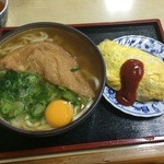 福栄食堂 - きつねうどん生卵トッピング&ミニオムライス(サービス)