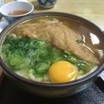 福栄食堂 - きつねうどん生卵トッピング460円