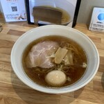 らーめんはやぶさ - 料理写真:醤油らーめん味玉のせ