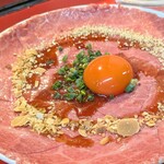 焼肉藤もと - 名物！レアロースユッケ
