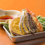 太郎丸 - 料理写真:揚げたて！サクサク！！天つゆかお塩でどうぞ！！