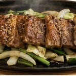 韓国居酒屋ぽちゃぽちゃ - 鉄板豚カルビ(1人前)