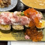 鮨とおでん＆ - ネギトロタク巻きいくら載せ
