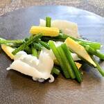 中国飯店 麗晶 - アオリイカと花ニラの強火炒め