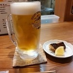 Kaoriya Tantan - 生ビールと付きだしの鯛の幽庵焼き