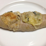 ゴントラン シェリエ - フルムダンベールと胡桃のプチバトン（280円）