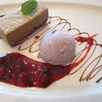 R restaurant & bar - ケーキとソルベ盛り合わせ　＋￥500（チョコミルフィーユと紫芋のソルベ）