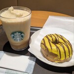 スターバックス・コーヒー - ドリンク写真:バナナ アフォガード フラペチーノ¥700 ＆ バナナチョコドーナツ¥310