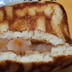 和菓子処　紅屋 - 中の杏餡