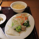 中国料理 百楽 - 本格☆魚介de野菜炒めウマ×２ス→ぅ☆