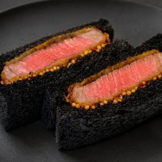 お食事体験の余韻をご自宅でも。”黒カツサンド”お土産のご案内