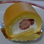 スイート ショコラ - いちごのスフレロールケーキ