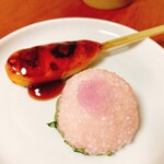浪芳庵 - 料理写真:炙りみたらしとあじさい餅