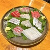 魚虎 - ①刺し盛り 9種類
・クエ
・関あじ
・トロ
・鮪赤身
・ヒラス（ヒラマサ）
・ヒラメ
・太刀魚
・鯛
・剣先イカ