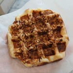 ミスターワッフル&スタンド - 料理写真:アーモンドワッフル@¥230円