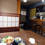 Shokujidokoro Nagoya - 店内は「小料理屋」という感じ
