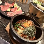 炭火焼肉 楽牛園 - 