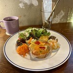 and HONMACHI - ごちそうプレート：マルゲリータマフィン(\1,500)　紅茶(\500)