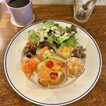 and HONMACHI - ごちそうプレート：マルゲリータマフィン(\1,500)　紅茶(\500)