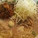 ラーメン・餃子 マルイチ - ど豚骨大盛（麺硬め）・ネギ、辛子高菜ﾄｯﾋﾟﾝｸﾞ。
      相変わらずかなり旨い♪+替え玉1回。