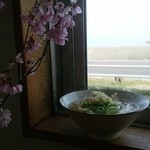 西端手打 上戸うどん - 今日も桜咲いてます。