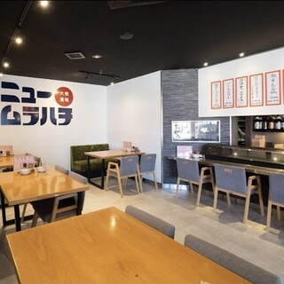 好立地◆店内は明るくレトロ感も満載