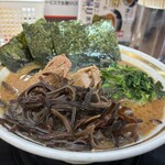 家系ラーメン王道家直伝 との丸家 - 