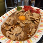 カレーとハンバーグの店 バーグ - スタミナカレー　生玉子入り