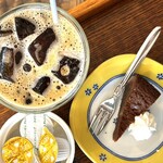 CAFE HARU - セットのケーキとドリンク(アイスコーヒー)