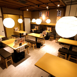 賑やかながら、どこかホッとするような落ち着きの空間です☆