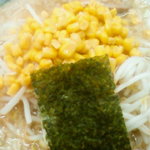 村山ホープ軒 - 大盛りのニンニク・コーンをトッピング！