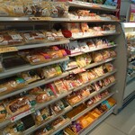 ファミリーマート - 料理写真:パンコーナーです。
