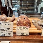 ブーランジェリー アンサンブル - 店内商品陳列