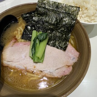 家系ラーメン 革新家 TOKYO_1