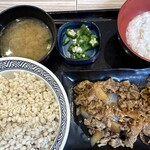 吉野家 - 料理写真:麦とろ牛皿御膳ご飯大盛り853円税込!