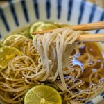 食菜　かま田 - 細く揃った端正なお蕎麦が、特にこの時期の酢橘蕎麦にピッタリです。