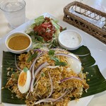 南インドダイニング MANJAL - 米の下に鶏肉が隠れてて中々のボリューム