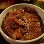 大ど根性ホルモン - ステーキ丼・肉W・・・金曜は千円です。
