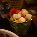 大ど根性ホルモン - グラスに入ってお洒落に・・・野菜が美味しい。