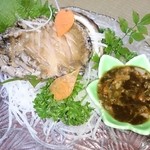民宿まぐさ - 鮑の刺身。肝醤油がたまりません。