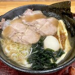 麺処 あみや - チャーシュー・味付け玉子・穂先メンマ・わかめ・焼きのり