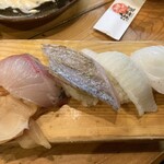 海鮮うまいもんや 浜海道 - ハマチ220円、太刀魚220円、カレイえんがわ220円、北海たこ220円