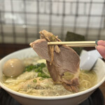 伊達屋 - 崩れるくらいほろほろなのに大きなチャーシュー！