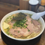 伊達屋 - 塩チャーシュウ麺、大盛り、バタートッピング