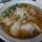 五苑 - ラーメン５５０円。う、うまいやんけ（驚）