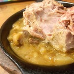 スペインバル・ジローナ - 塩豚と白いんげん豆の煮込