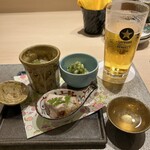 364593419 - お通し（3種盛り）、生ビール、食前酒（くどき上手）